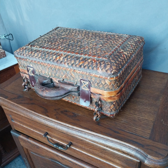 SMALL CHINESE WOVEN CASE WITH LEATHER HASPS