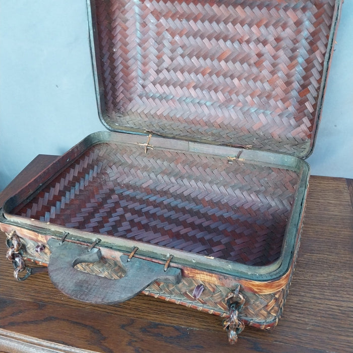 SMALL CHINESE WOVEN CASE WITH LEATHER HASPS