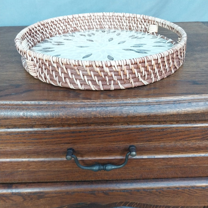 ROUND WOVEN TRAY WITH BLACK AND WHITE BOTTOM