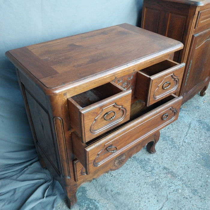 LOUIS XV PEGGED OAK COMMODE