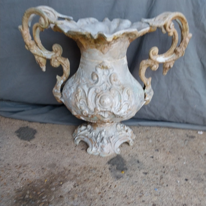 CAST ALUMINUM URN