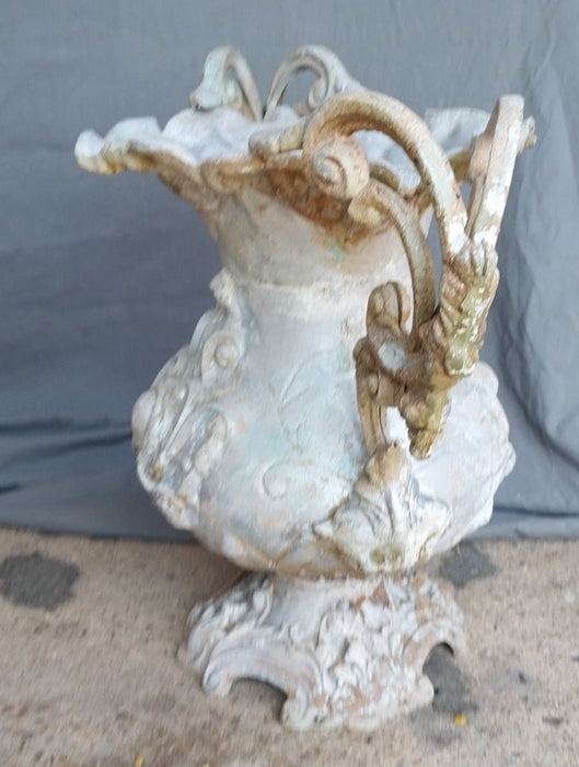 CAST ALUMINUM URN