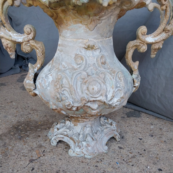 CAST ALUMINUM URN