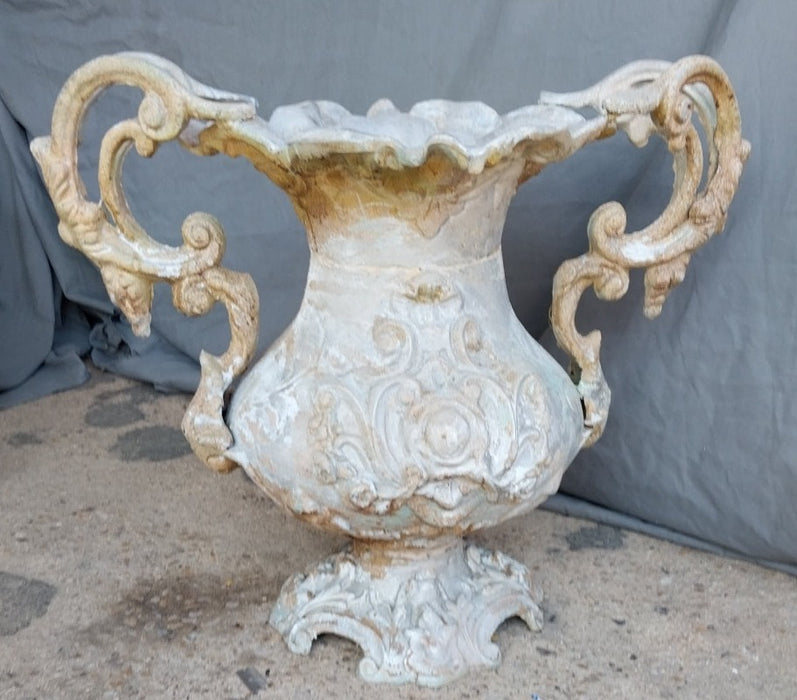 CAST ALUMINUM URN