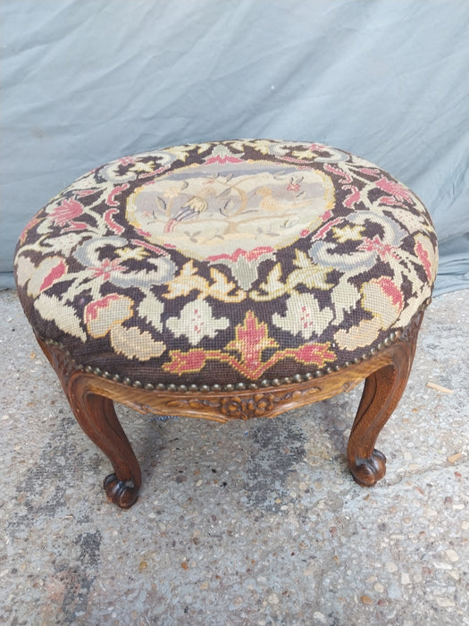 ROUND PETITE PAINTED FRENCH STOOL
