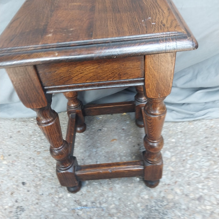 SMALL DARK OAK SIMPLE TABORET