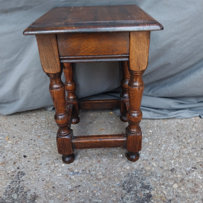 SMALL DARK OAK SIMPLE TABORET