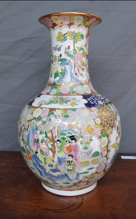 POLYCHROME JAPANESE VASE WITH ELDERS