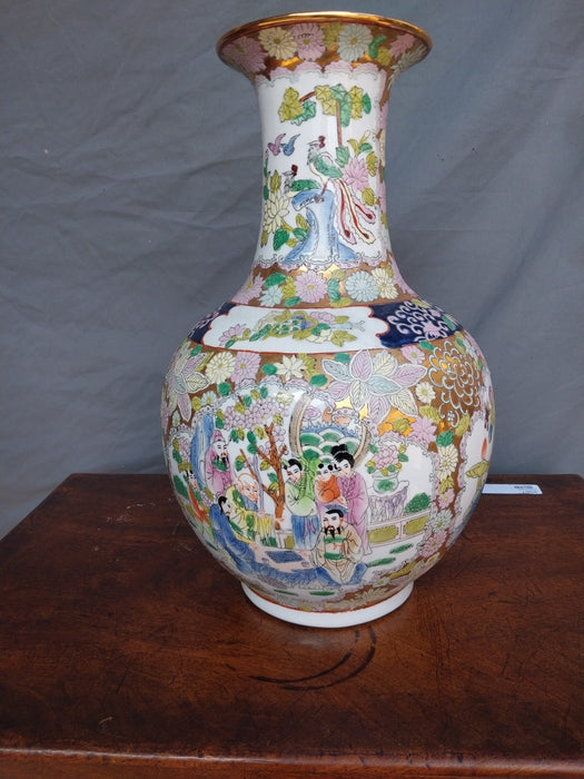 POLYCHROME JAPANESE VASE WITH ELDERS