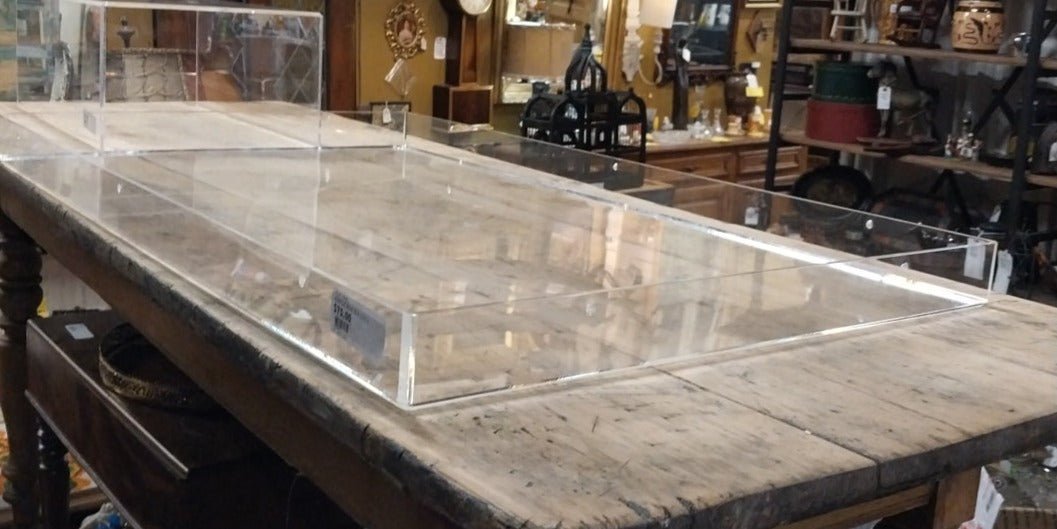ACRYLIC BOX 39 X 23 X 2