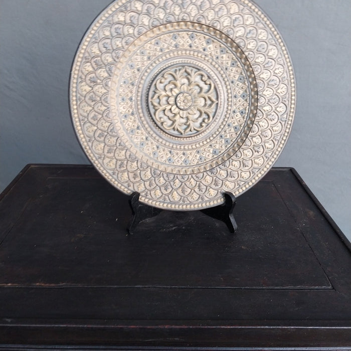 RESIN MANALA PLATE ON STAND