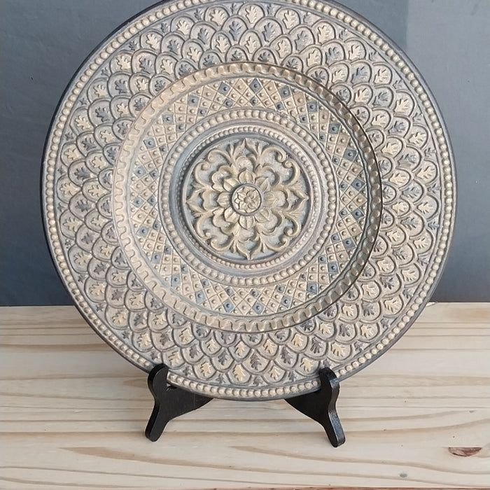 RESIN MANALA PLATE ON STAND