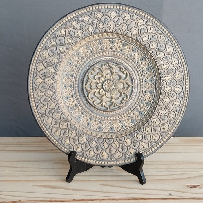 RESIN MANALA PLATE ON STAND