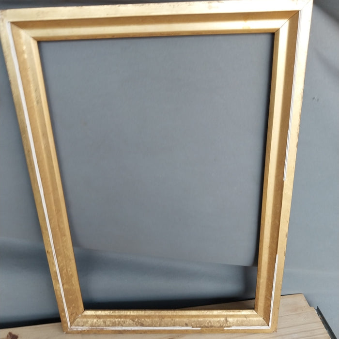 MEDIUM GOLD FRAME