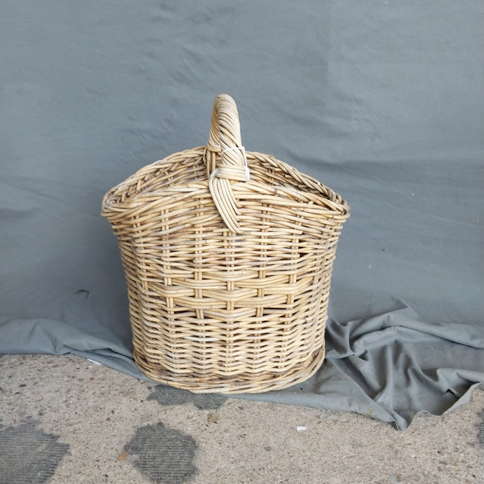 VINTAGE BASKET WITH HANDLE