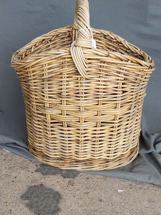 VINTAGE BASKET WITH HANDLE