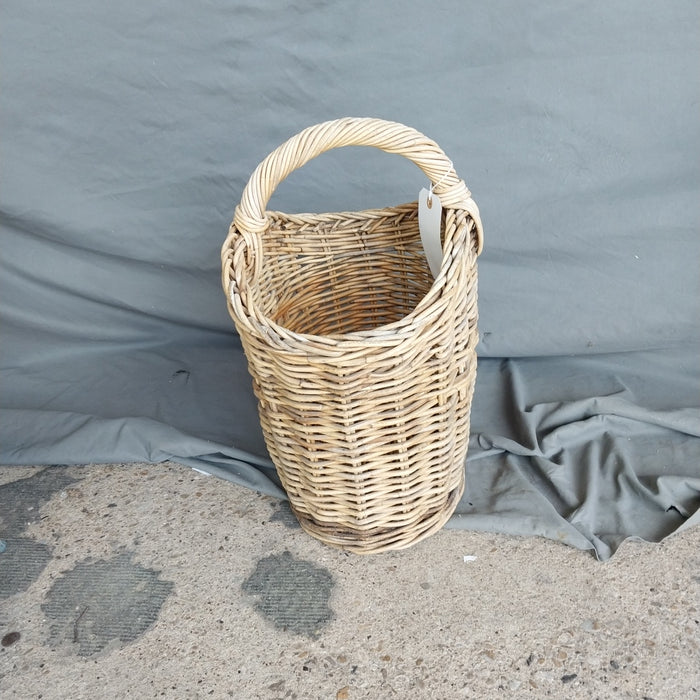 VINTAGE BASKET WITH HANDLE