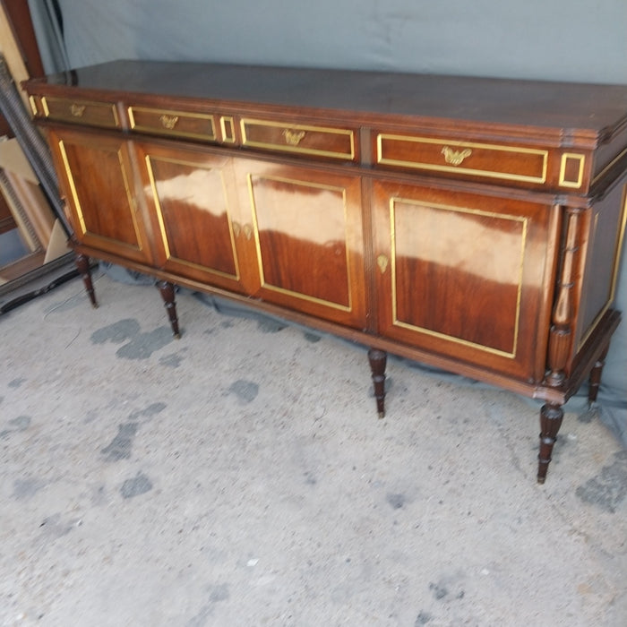 VINTAGE MAHOGANY SIDEBOARD WITH TAPERED LEGS AND BRASS TRIM