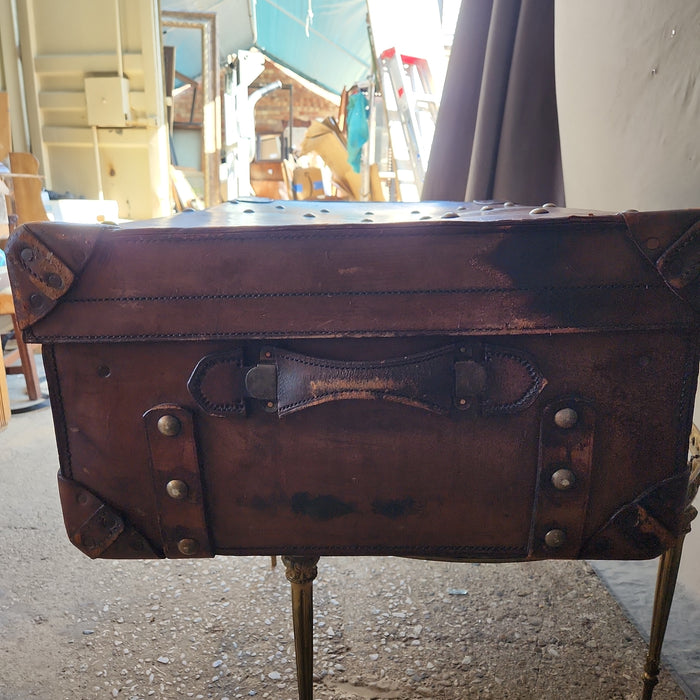GOOD CONDITION LEATHER TRUNK W/MONOGRAM V.R.