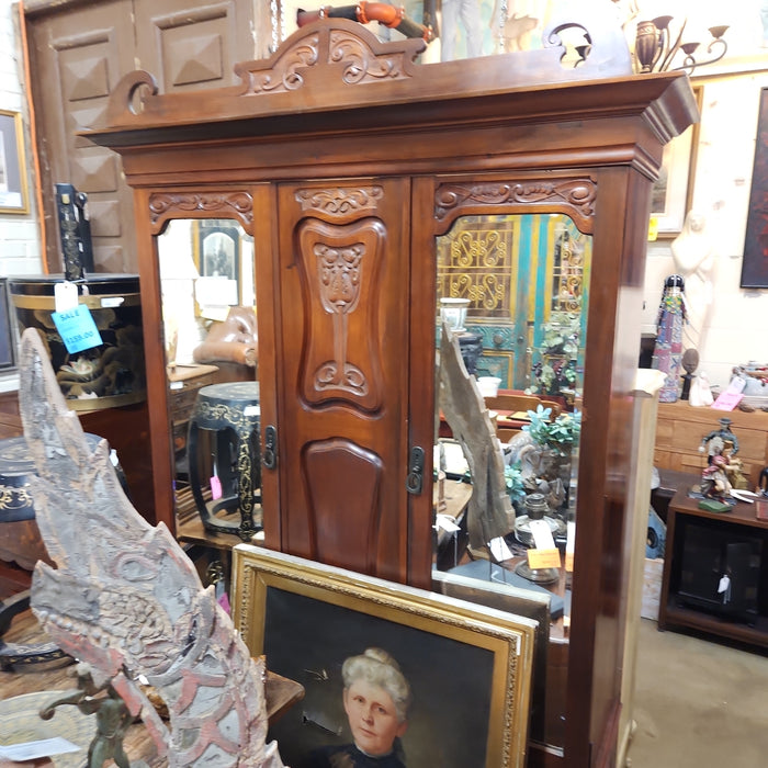 BLACK LACQUER AND GOLD CHINESE STAND