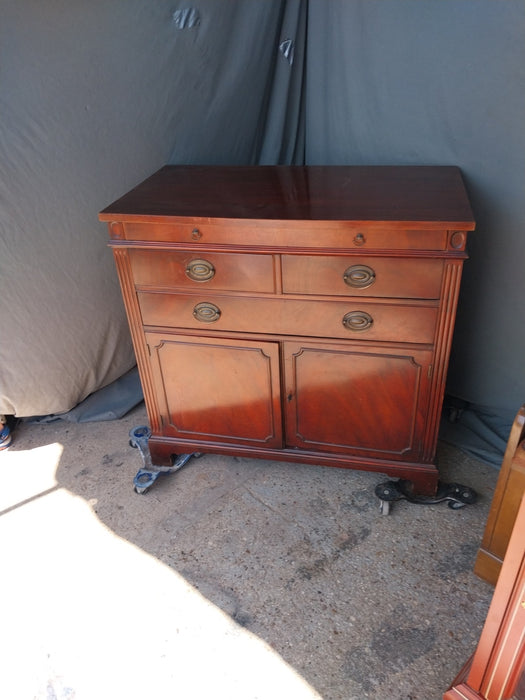 MAHOGANY SMALL FEDERAL STYLE SERVER WITH CUTLERY DRAWER..  sm