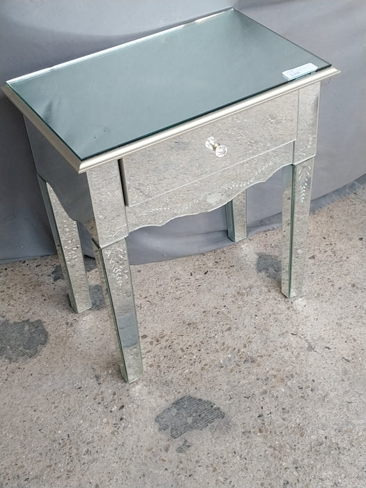 MIRRORED TOP AND SIDES SILVER SIDE TABLE