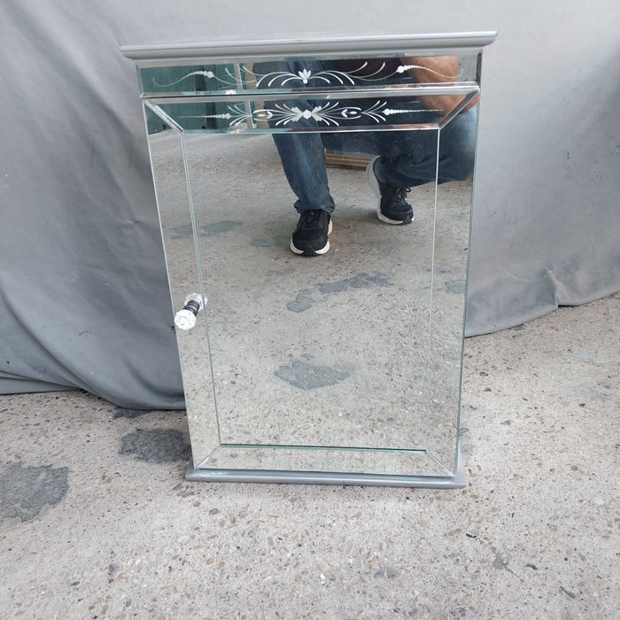 MODERN MIRRORED MEDICINE CABINET