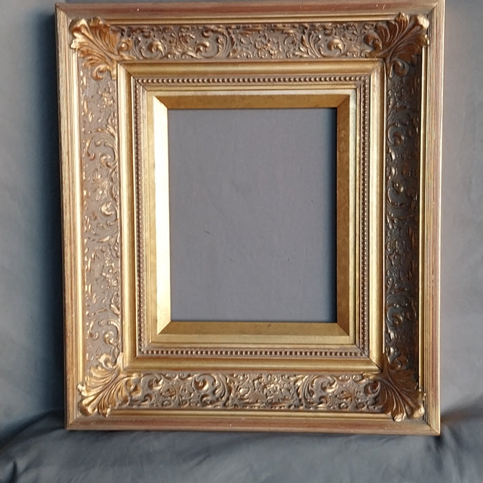 SMALL ORNATE GOLD FRAME