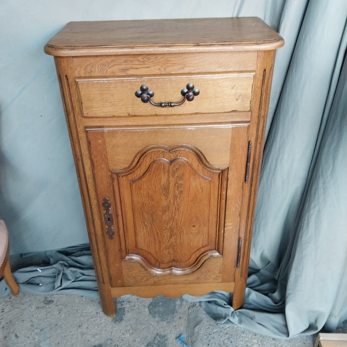 SHALLOW TALL OAK JAM CUPBOARD