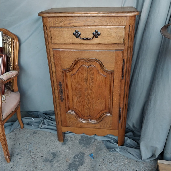 SHALLOW TALL OAK JAM CUPBOARD