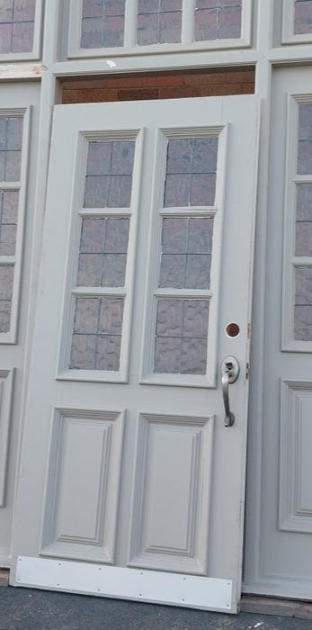 LARGE ENTRY WAY WITH LEADED AND TEXTURED GLASS