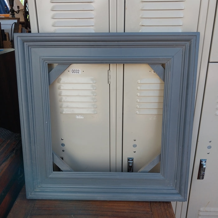 SQUARE GREYWOOD FRAME
