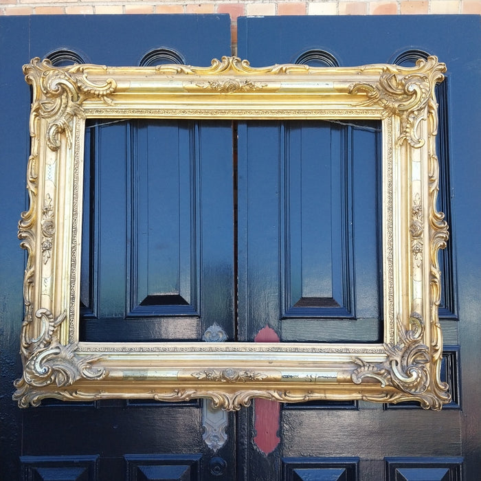 BEAUTIFUL ORNATE WATER GILT FRAME