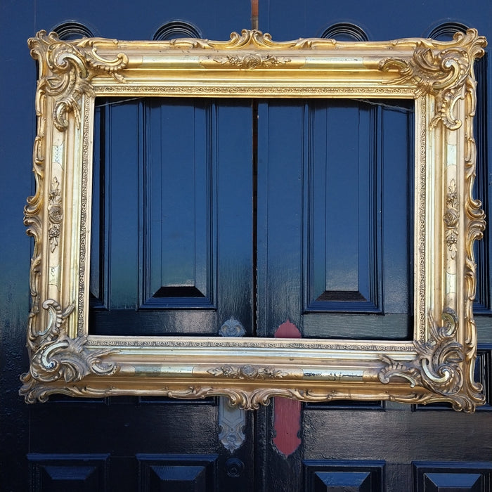 BEAUTIFUL ORNATE WATER GILT FRAME