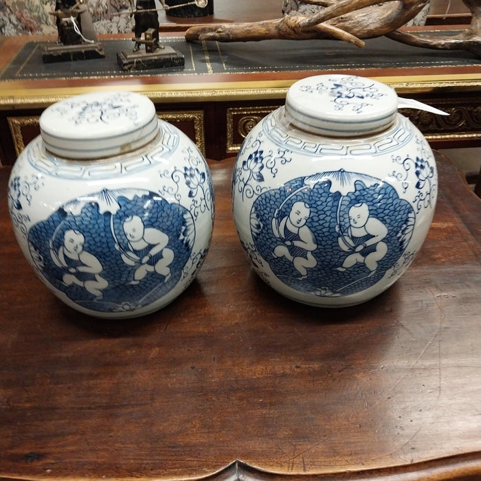 PAIR OF MEDIUM BLUE AND WHITE CHINESE GINGER JARS WITH MEN