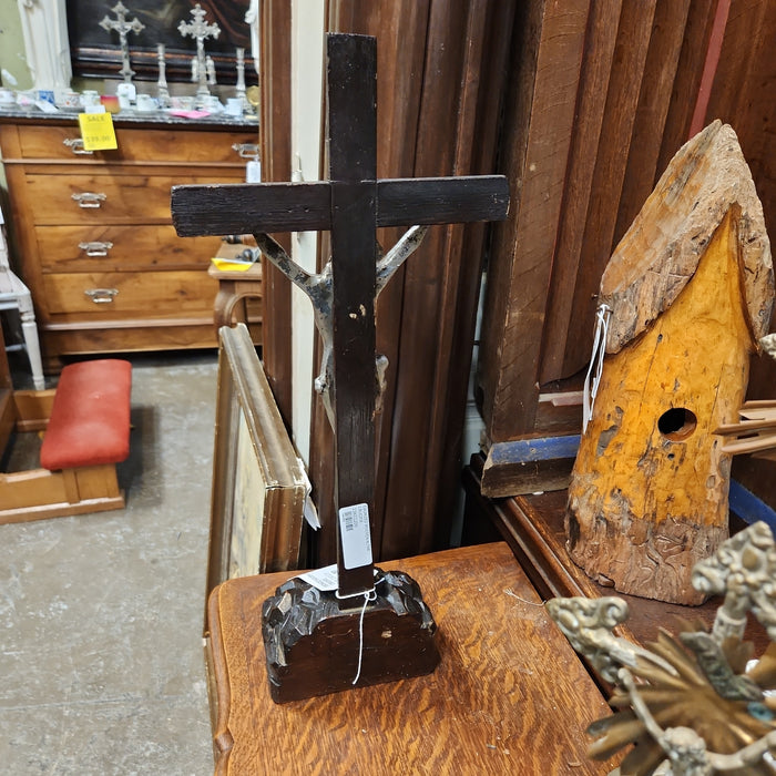 EBONIZED WOODEN ALTAR CRUCIFIX