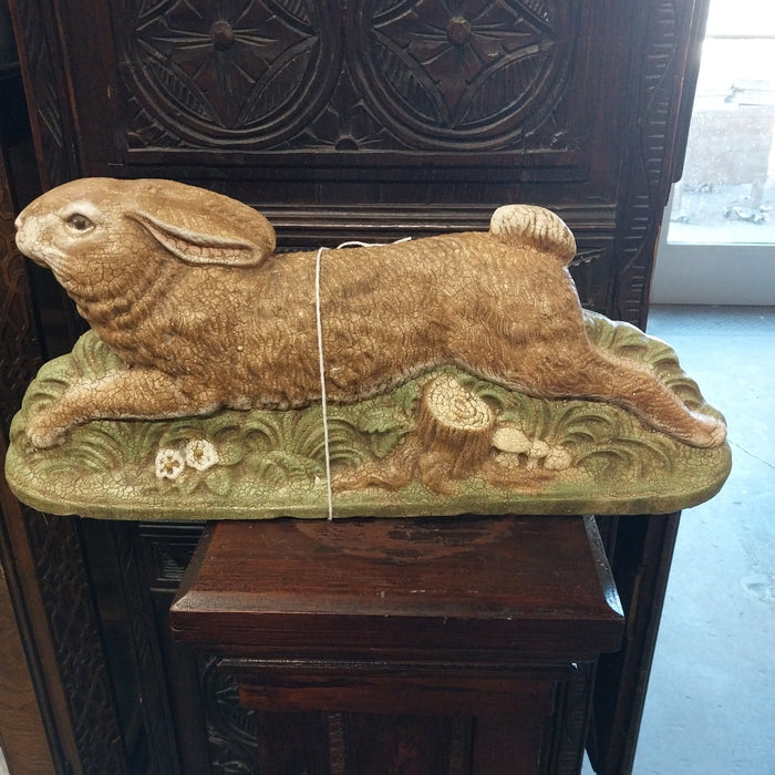COMPOSITION RUNNING RABBIT