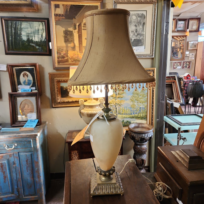 BRASS AND OYNY URN SHAPE LAMP WITH SHADE