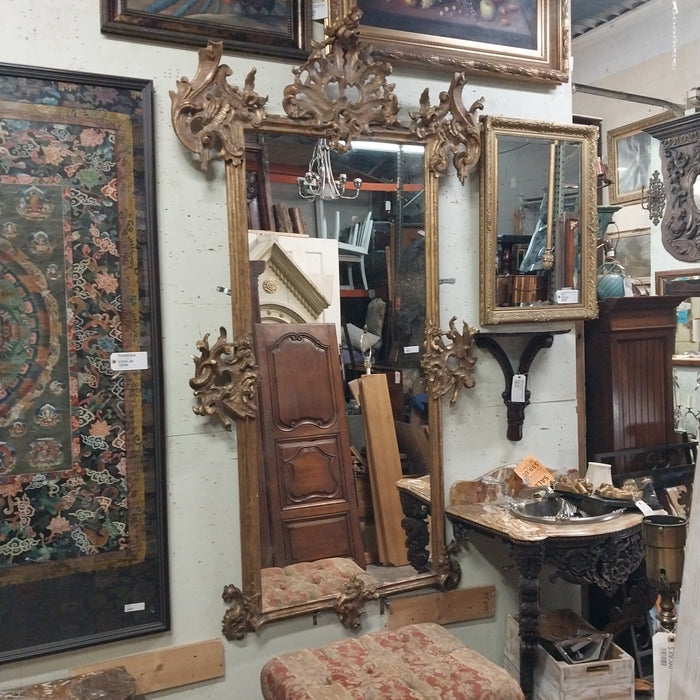 LARGE CARVED GILTWOOD MIRROR