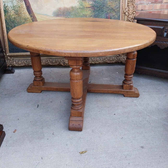 LARGE ROUND OAK COFFEE TABLE