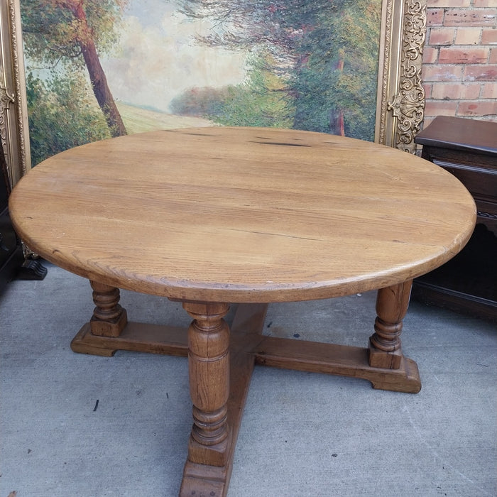 LARGE ROUND OAK COFFEE TABLE