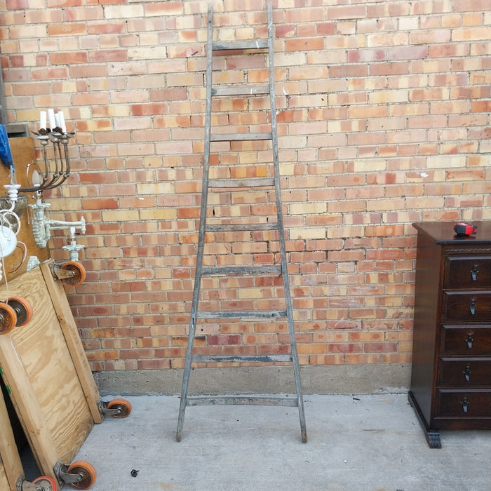 WOOD LADDER