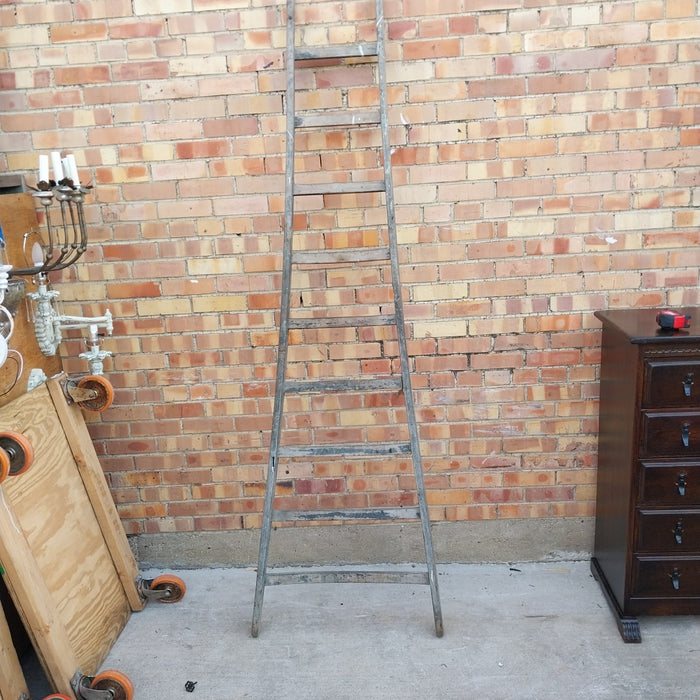 WOOD LADDER