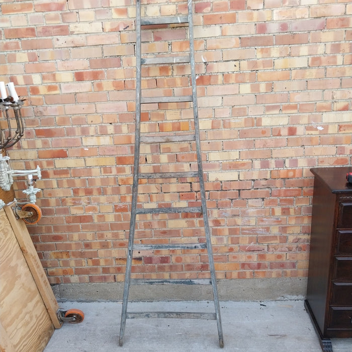 WOOD LADDER