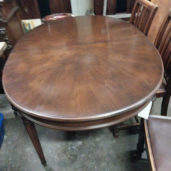 LOUIS XVI OVAL MAHOGANY TABLE WITH 2 LEAVES