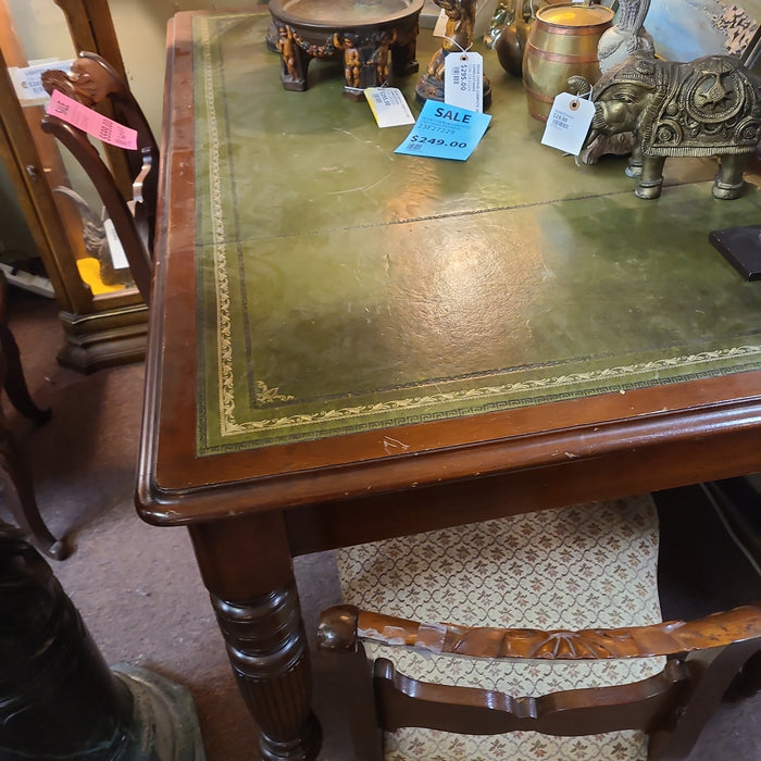 EDWARDIAN MAHOGANY REEDED LEG TABLE WITH LEATHER TOP