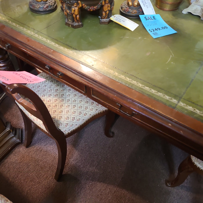 EDWARDIAN MAHOGANY REEDED LEG TABLE WITH LEATHER TOP