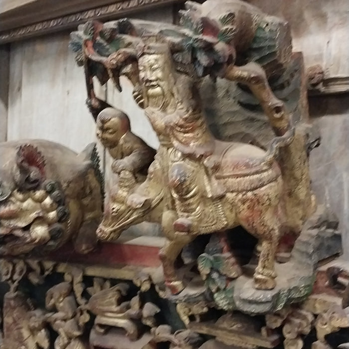 ORNATE GILT ASIAN CARVING WITH FOO DOGS