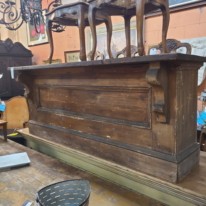 FAUX GRAINED SINGLE BOARD TOP MEDIUM COUNTER WITH CORBELS IN FRONT