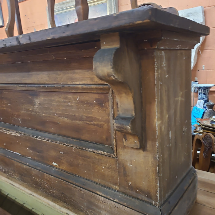 FAUX GRAINED SINGLE BOARD TOP MEDIUM COUNTER WITH CORBELS IN FRONT